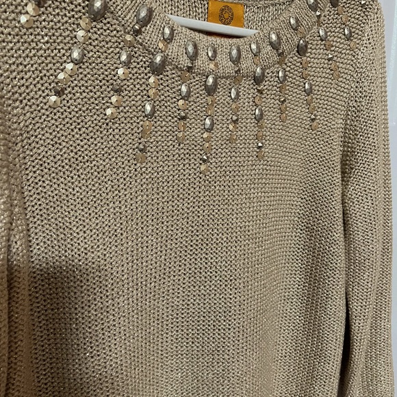 Metallic gold knit elegant sweater with jeweled, embellished neckline - Picture 5 of 8